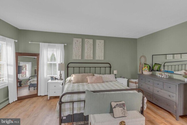 Building Photo - 132 S Main St