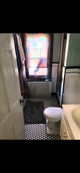 Building Photo - 2409 N Broom St