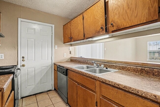 Building Photo - 10328 Chelmsford Dr