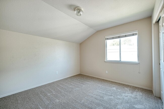 Building Photo - Beautiful 3/2.5/2 two story with two livin...