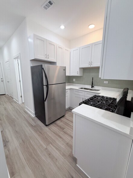 Building Photo - 7216 S Perry Ave