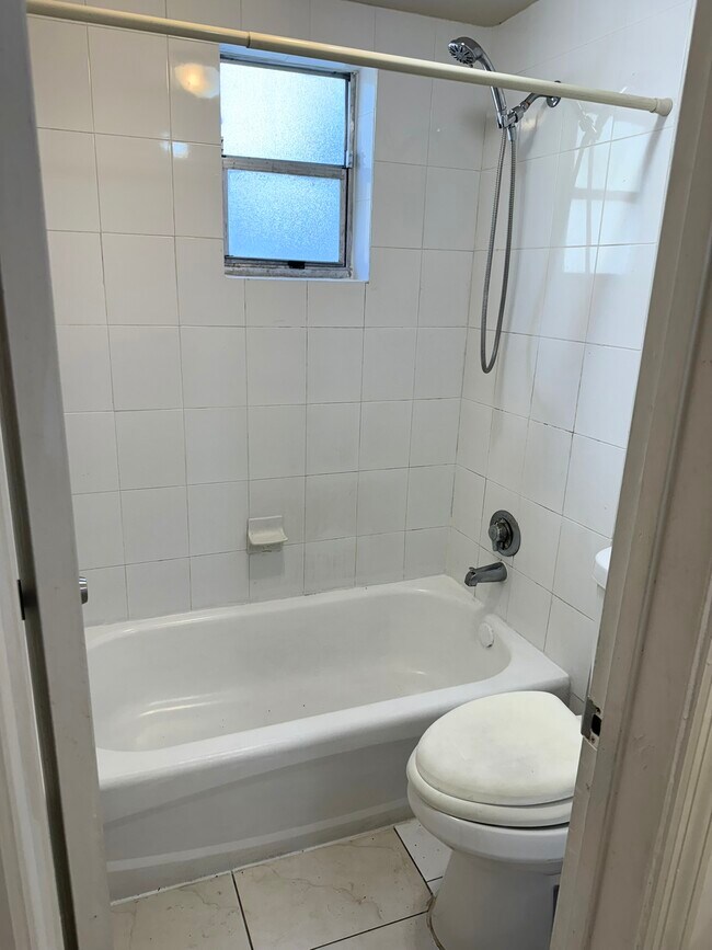 Building Photo - 1525 NW 19th Ter