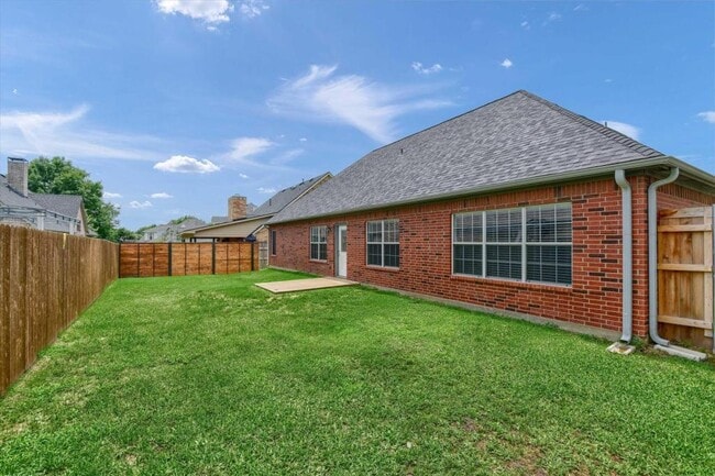 Building Photo - 629 Clay Ln