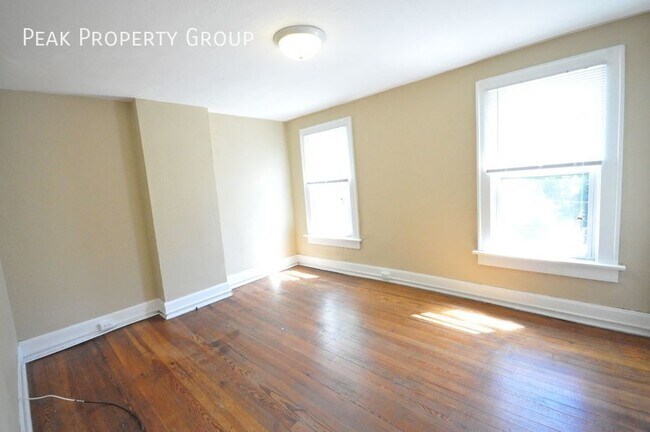 Building Photo - 406 E Northwood Ave
