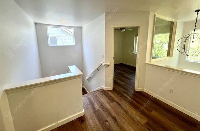 Building Photo - Beautifully updated 3 BR on west side of Bend