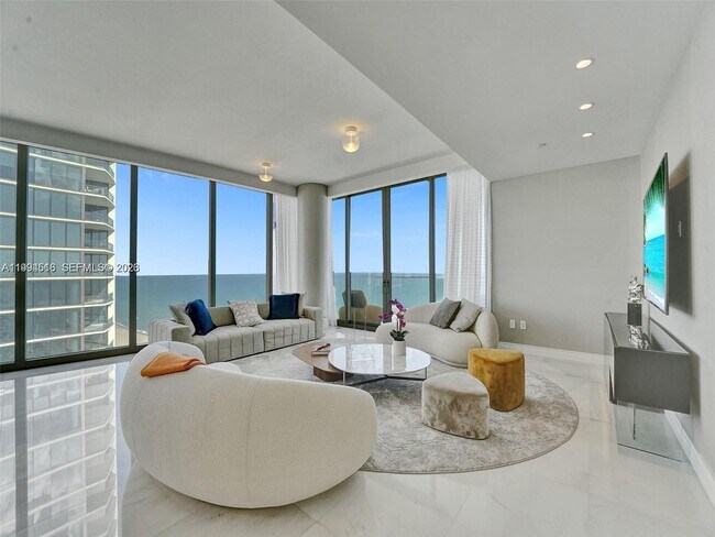 Building Photo - 17901 Collins Ave