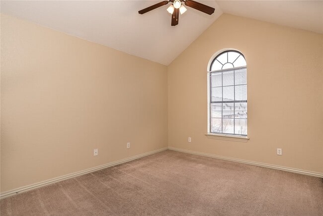 Building Photo - 4040 Glenstone Terrace