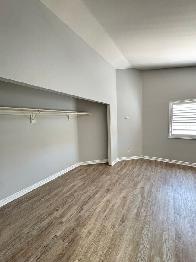 Building Photo - Beautiful 4- Bedroom Home