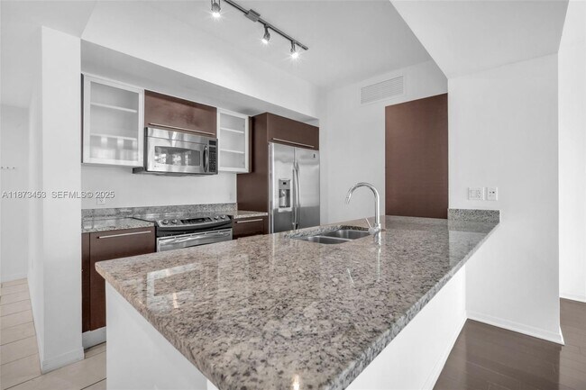 Building Photo - 951 Brickell Ave