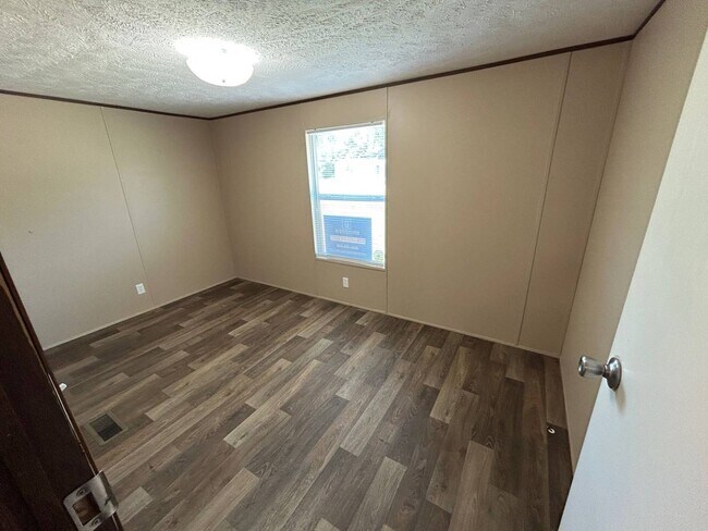 Building Photo - 1509 Thomas Dr