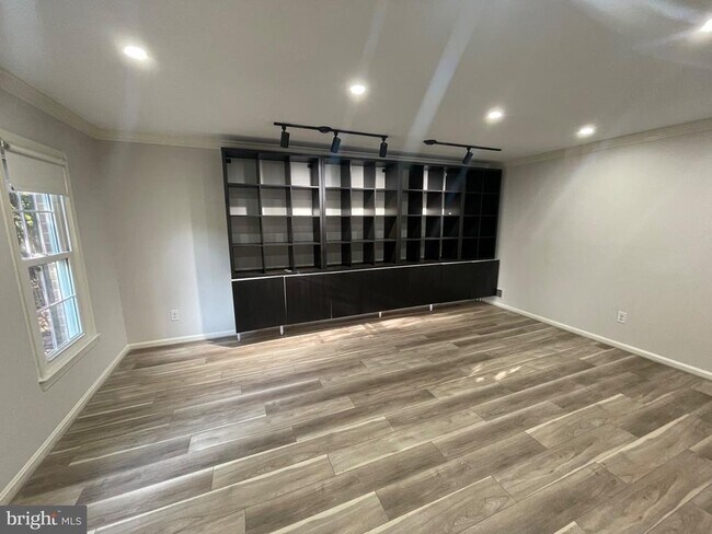 Building Photo - 9609 Barkston Ct