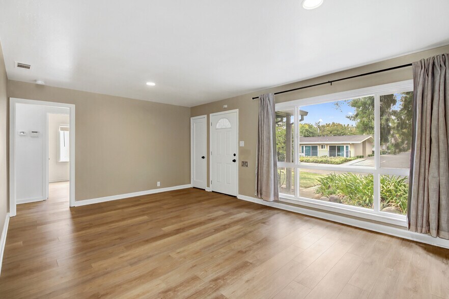 Building Photo - 47 Fallon Ln