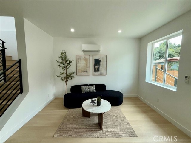 Building Photo - 1226 N Alma Ave