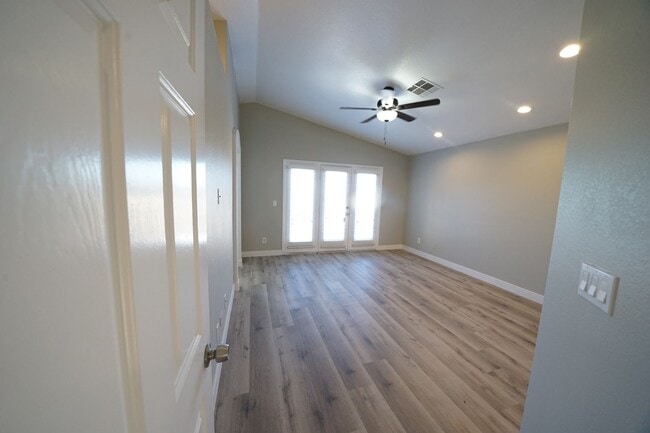 Building Photo - SHOWINGS AVAILABLE NOW