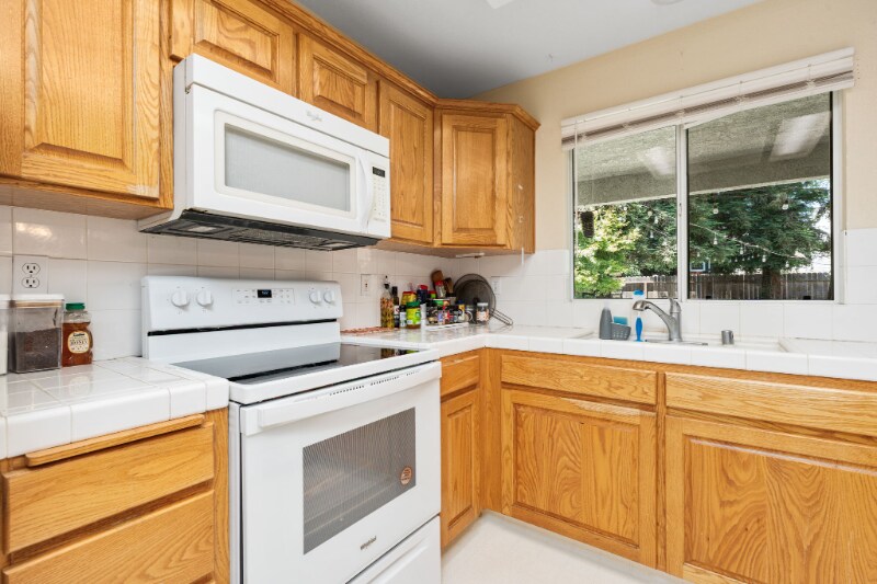 Building Photo - 2173 Spruce Ave