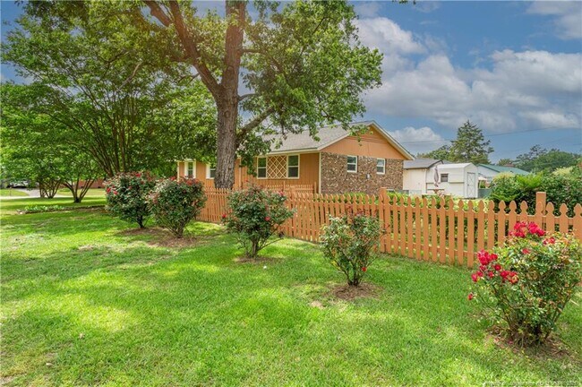 Building Photo - 2701 Daly Ave