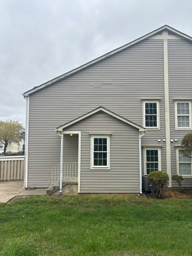 Building Photo - 46355 Columbus Dr