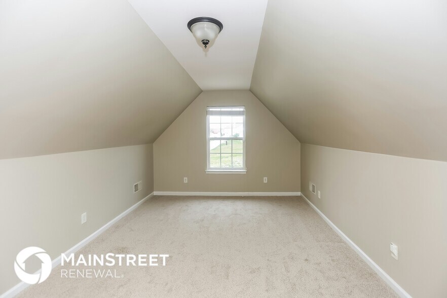 Building Photo - 2152 Mallard Pointe Dr