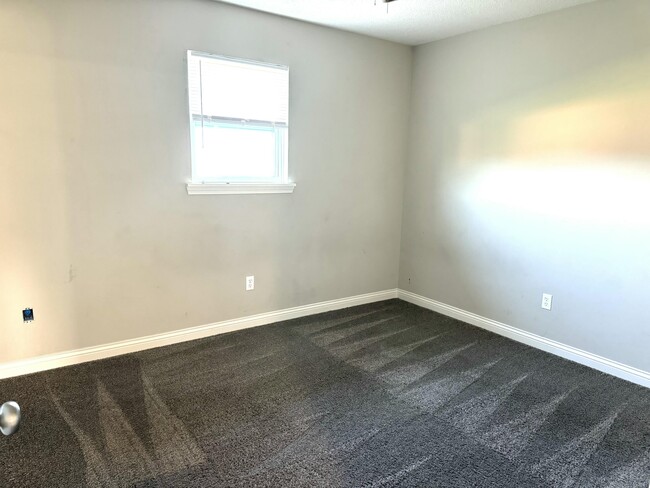 Building Photo - 5625 Hilltop