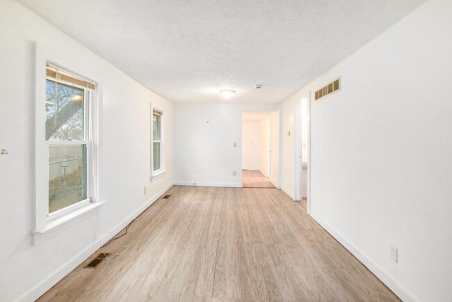 Building Photo - 809 Westmoreland Ave