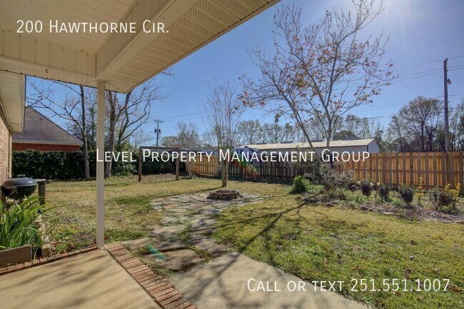 Building Photo - 200 Hawthorne Cir