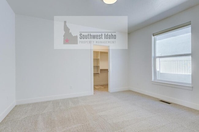 Building Photo - 476 W Buroak Dr