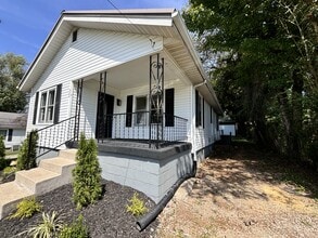 Building Photo - 300 Hamilton Ave