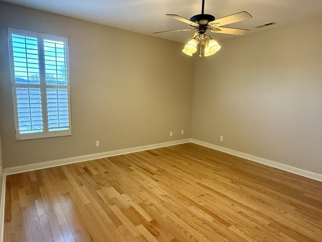 Building Photo - 421 Amberland Ln