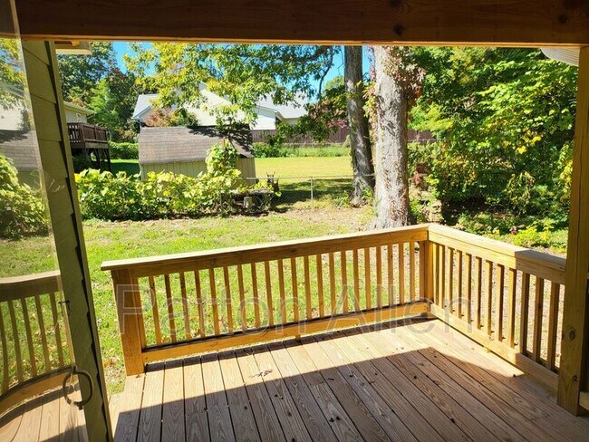 Building Photo - 295 School Rd E