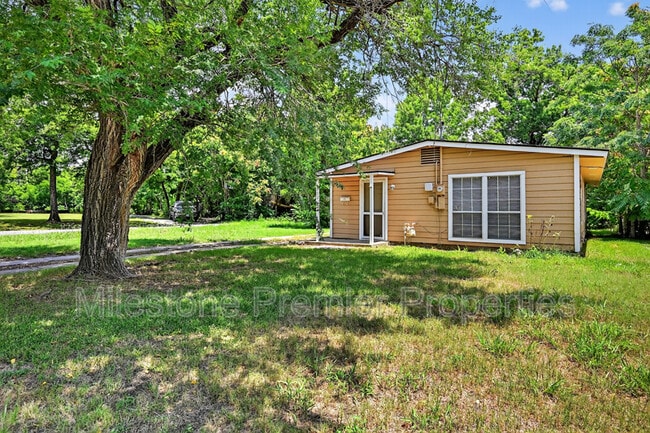 Primary Photo - 401 S Contemporary Dr