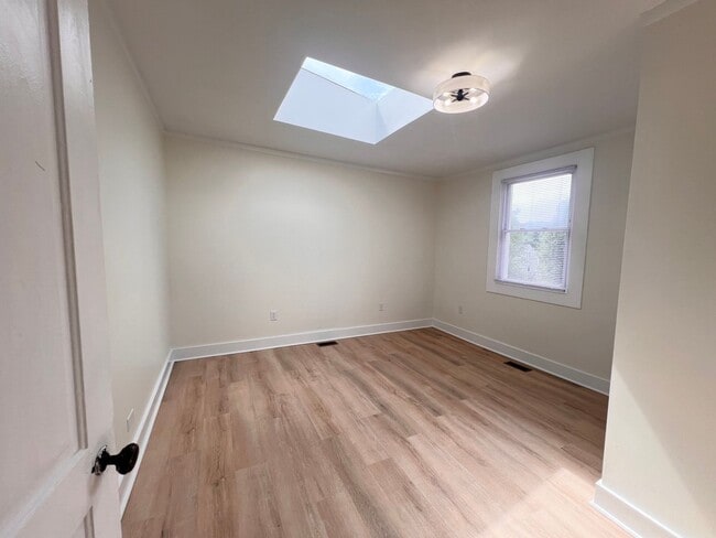 Building Photo - 810 Stonehenge Ave