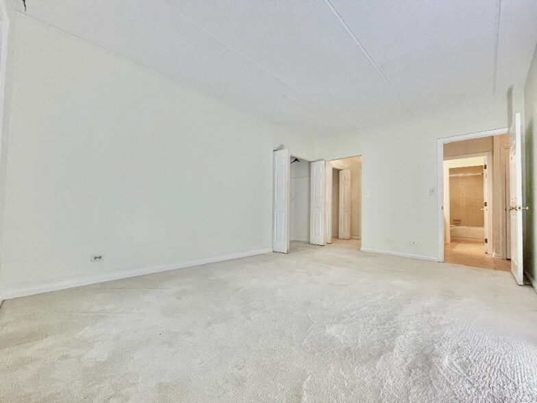 Building Photo - 12900 W Heiden Cir