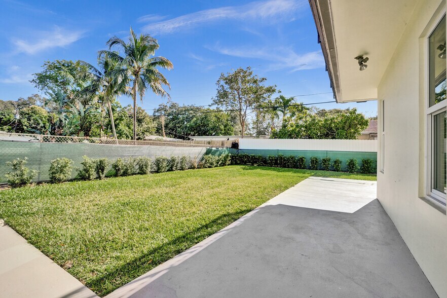 Building Photo - 960 SW 28th St