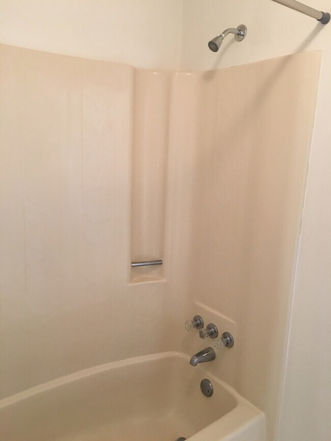 Building Photo - 656 Oleander Cir