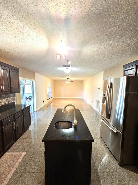 Building Photo - 551 Stonewall Ave