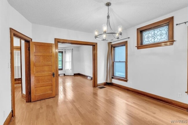 Building Photo - 260 Baynes St