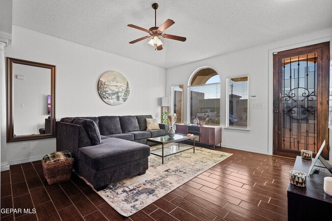 Building Photo - 3768 Loma Adriana