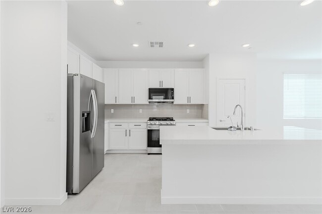 Building Photo - 873 Camargo St