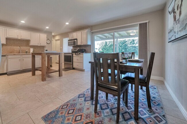 Building Photo - Amazing 3 Bed/2 Bath Home in Old Town Scottsdale