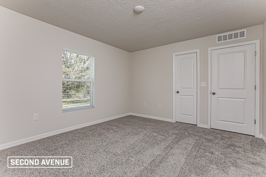 Building Photo - 9470 N Paradisea Dr