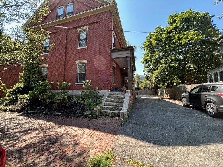 Primary Photo - 270 Brackett St