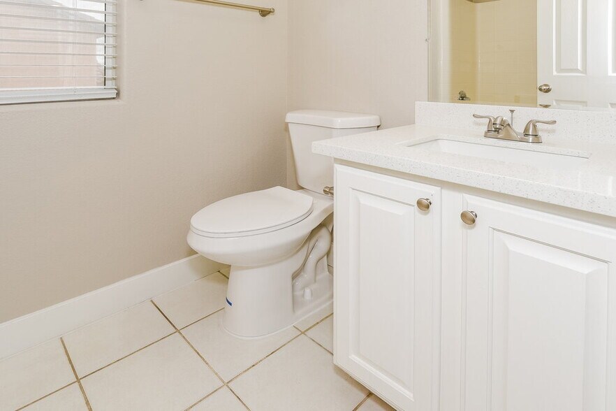 Building Photo - 5984 Tunbridge Ave