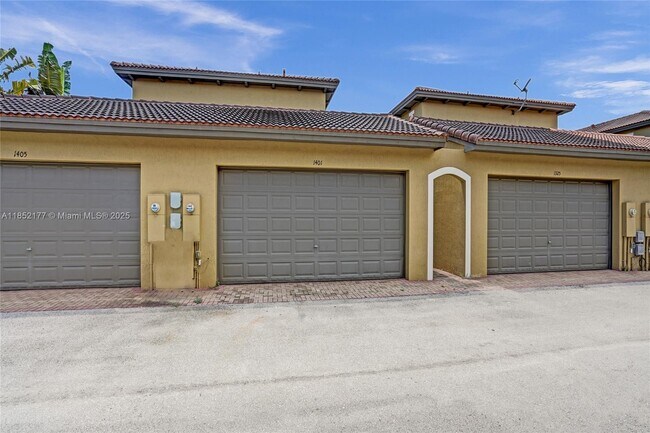Building Photo - 1401 SW 147th Ter