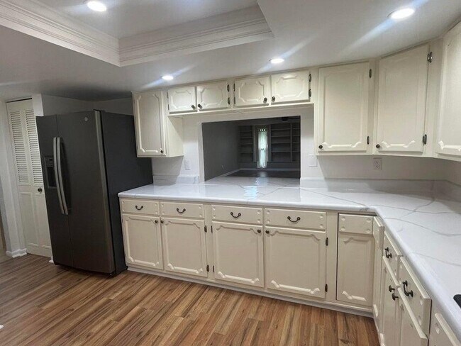 Building Photo - 115 36th Ct