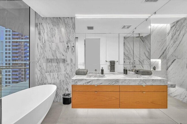 Building Photo - 1300 Monad Ter