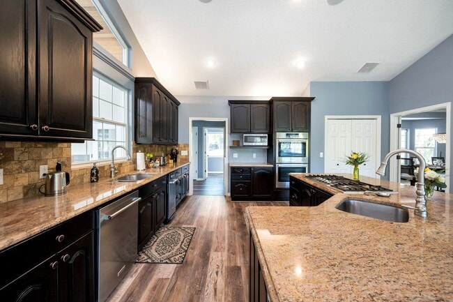 Building Photo - Immaculate Home for rent in gated cul-de-sac!
