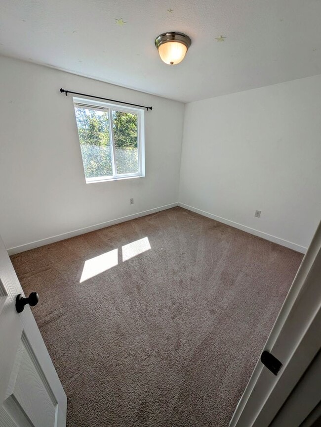 Building Photo - Large 4 Bedroom Home for rent in PO - Over Two Acres and Room to Roam!