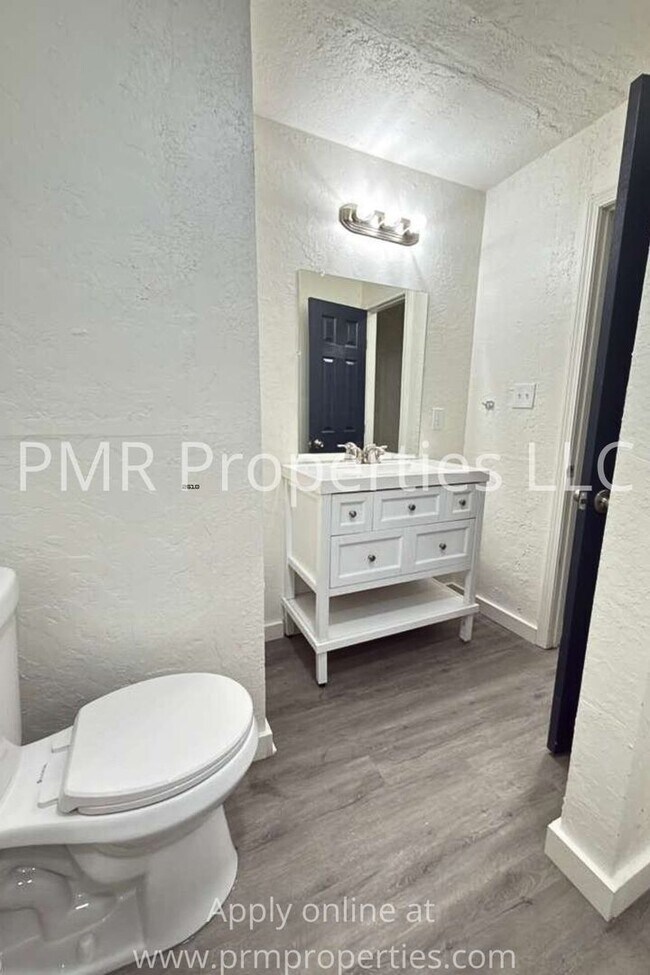 Building Photo - 4 Bedrooms / 2 Bathrooms House