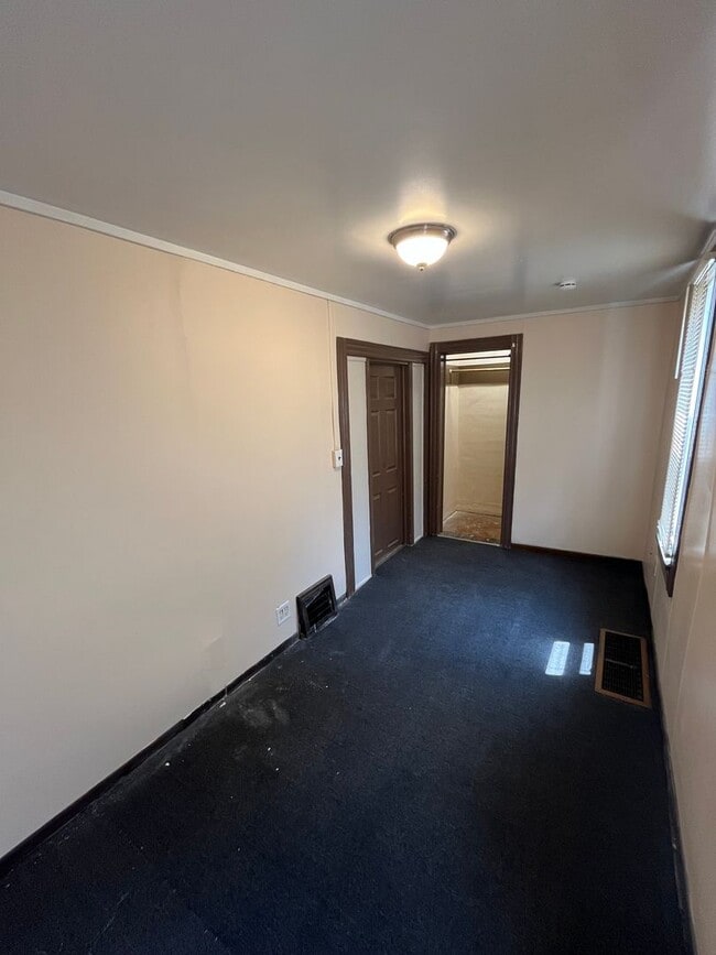 Building Photo - Section 8 Accepted, Charming 2BR 1 BA Home...