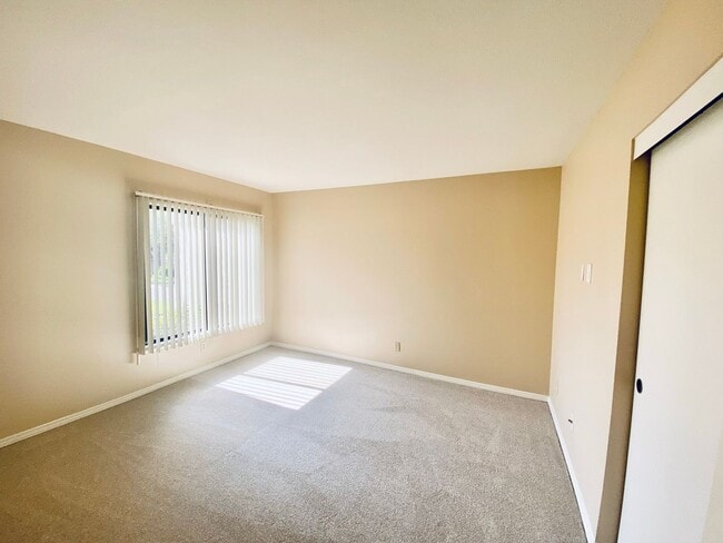 Building Photo - 2 Bedroom House in Oaks North Community. 55+ AGE RESTRICTED HOUSING!